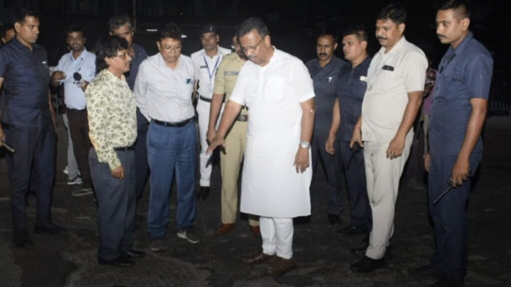 পুজোর আগে কলকাতা রাস্তাঘাটের বেহাল অবস্থা দেখি অসন্তুষ্ট মেয়র, দিলেন দ্রুত মেরামতের নির্দেশ